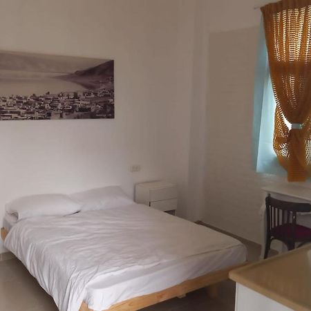 פינה שקטה דקה הליכה לכנרת והטיילת Apartman Tiberias Kültér fotó