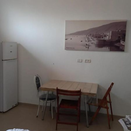 פינה שקטה דקה הליכה לכנרת והטיילת Apartman Tiberias Kültér fotó