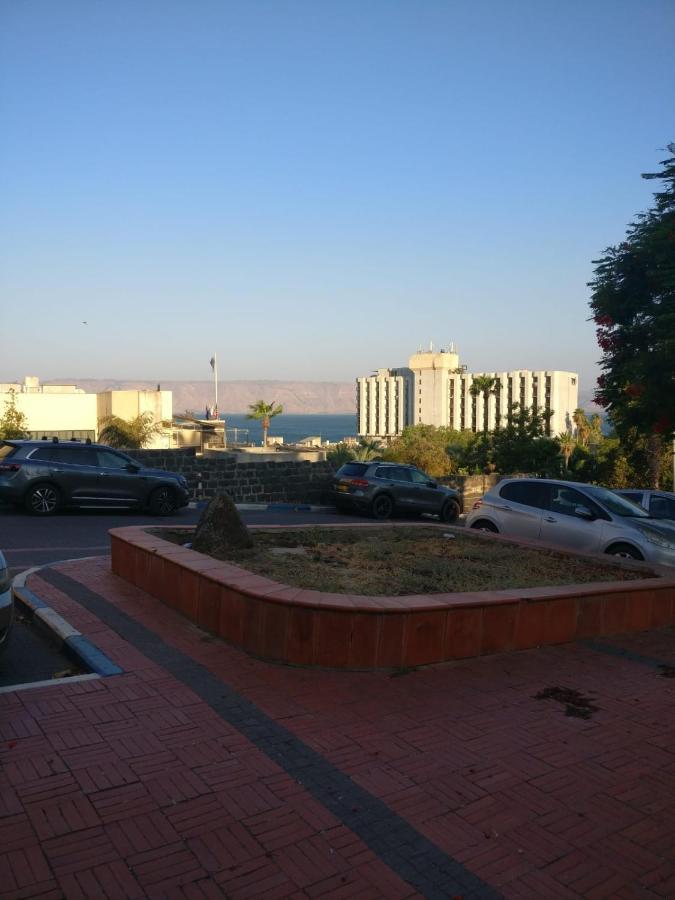 פינה שקטה דקה הליכה לכנרת והטיילת Apartman Tiberias Kültér fotó