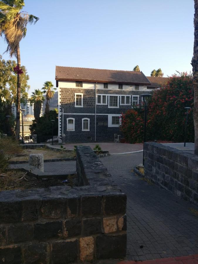 פינה שקטה דקה הליכה לכנרת והטיילת Apartman Tiberias Kültér fotó
